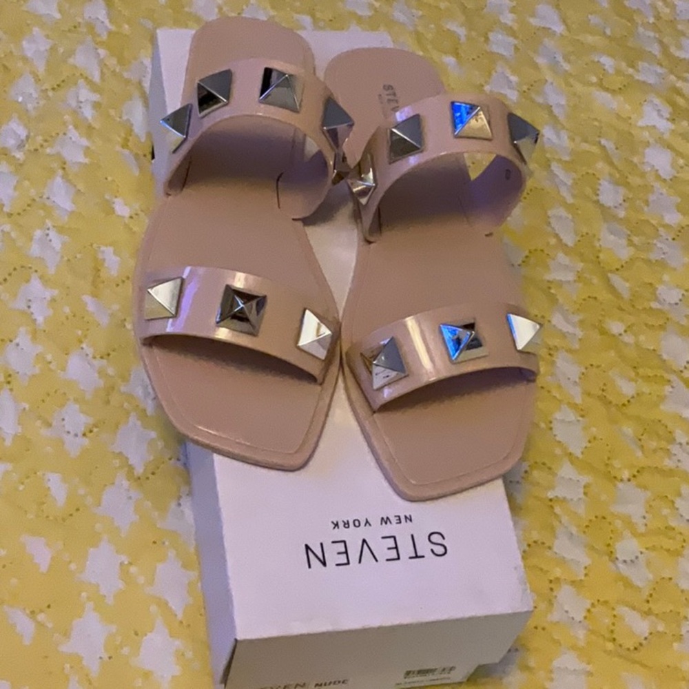 NIB STEVEN New York By Steve Madden Nude Studded Jelly Sandals.